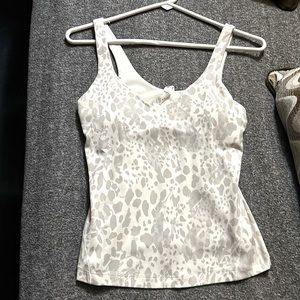 Lululemon tank. Size 6.